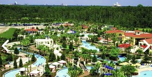 Alberca techada y alberca al aire libre