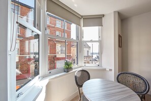 House | In-room dining - Berkano The Merchants Quarters (Whitby)