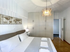 2 bedrooms, iron/ironing board, free WiFi, bed sheets - Filis Spacious 105sqm apt in Viktoria (Athina)