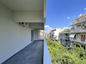 Property grounds - Filis Spacious 105sqm apt in Viktoria (Athina)
