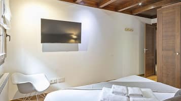 3 bedrooms, iron/ironing board, Internet, bed sheets