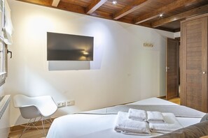 3 dormitorios, tabla de planchar con plancha, Internet y ropa de cama