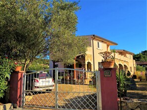 Exterior - Appartamento con Giardino e Posto Auto a Pochi Passi Dalla Spiaggia (Porto Ottiolu)