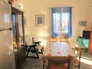 Dining - Appartamento con Giardino e Posto Auto a Pochi Passi Dalla Spiaggia (Porto Ottiolu)