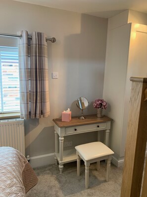 Cottage, Private Bathroom (Bakers Cottage) | Interior - Bakers Cottage (Telford)