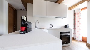 Kühlschrank, Ofen, Herdplatte, Geschirrspüler