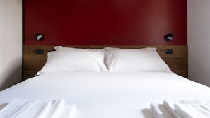 3 slaapkamers, een strijkplank/strijkijzer, gratis wifi, beddengoed