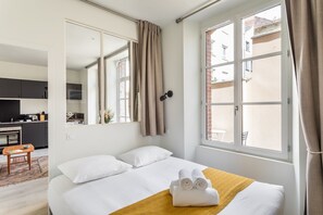 1 habitación, tabla de planchar con plancha, wifi gratis y ropa de cama 