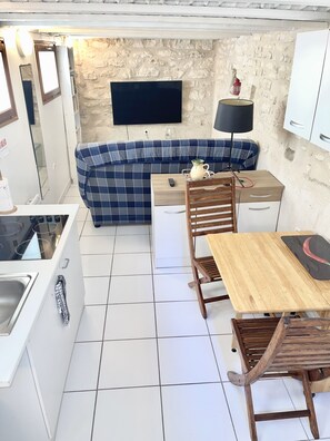 Fridge, microwave, stovetop, coffee/tea maker - Maison Butte aux Cailles 40m2 Dans 1 Ancien Couvent (Paris)
