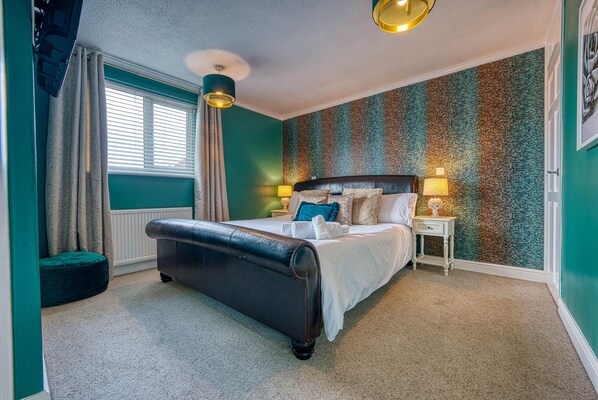 2 bedrooms, iron/ironing board, free WiFi, bed sheets