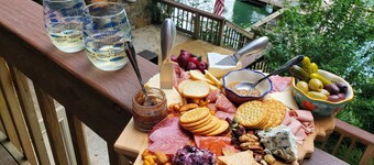 Beautiful River Front Cabin with Private Dock! Perfect spot for Trout Fishing!