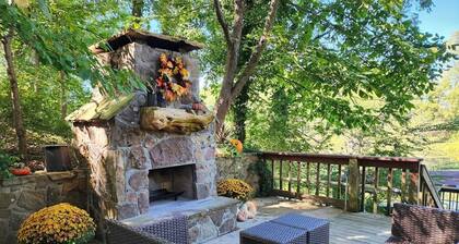 Beautiful River Front Cabin with Private Dock! Perfect spot for Trout Fishing!