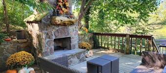 Beautiful River Front Cabin with Private Dock! Perfect spot for Trout Fishing!