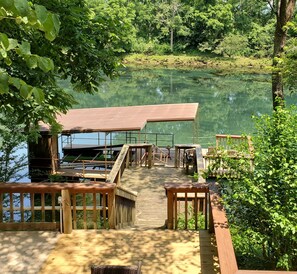 Exterior - Beautiful River Front Cabin with Private Dock! Perfect spot for Trout Fishing! (Heber Springs)