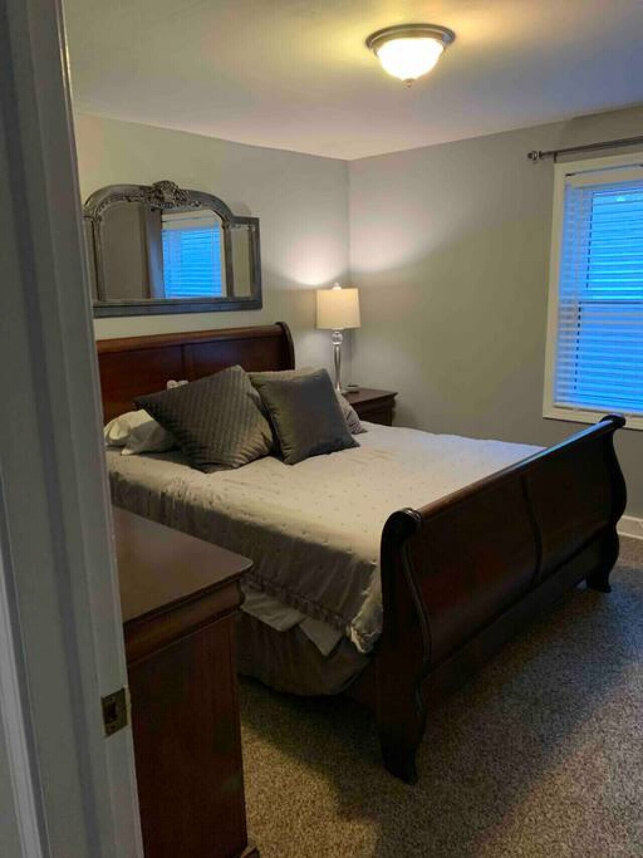 5 bedrooms, desk, iron/ironing board, free WiFi