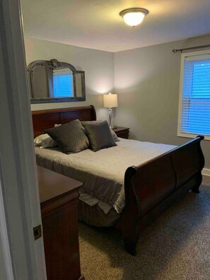 5 bedrooms, desk, iron/ironing board, free WiFi