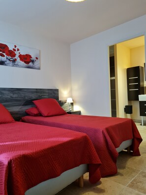 2 chambres, fer et planche à repasser, Wi-Fi gratuit, draps fournis