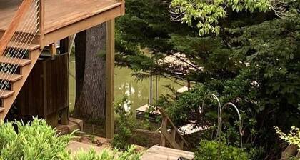 Lake Lanier Hideaway Lakefront with Game Room and Dock