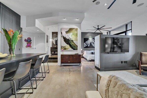 1 habitación, escritorio, wifi y ropa de cama 