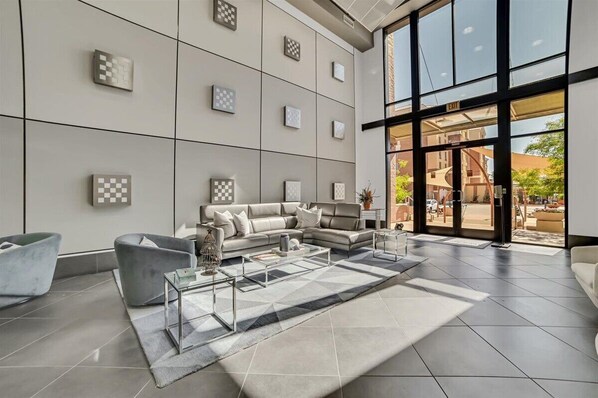 Smart TV - Architectural Digest Condo in Old Town Scottsdale Entertainment District (Scottsdale)