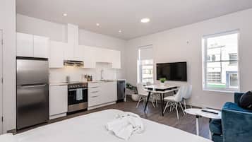 1 Schlafzimmer, Schreibtisch, Bügeleisen/Bügelbrett, Reisekinderbett