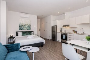 1 多间卧室、办公桌、熨斗/熨衣板、旅行婴儿床