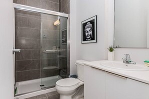 Hair dryer, towels - Amazing and Perfectly Located Flat by Denstays (Montréal)