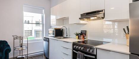 Fridge, microwave, oven, stovetop