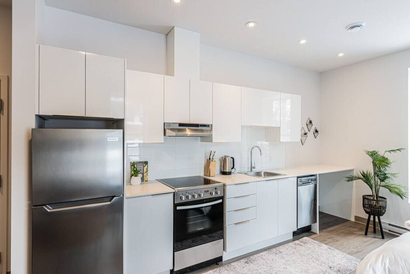 Kühlschrank, Mikrowelle, Ofen, Herdplatte