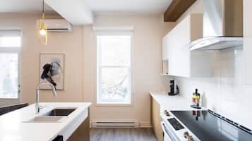 Fridge, microwave, oven, dishwasher