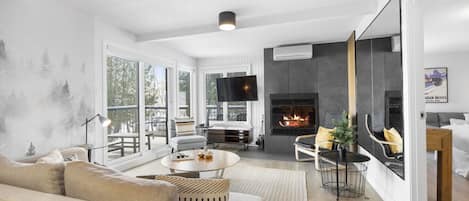 Smart TV y chimenea