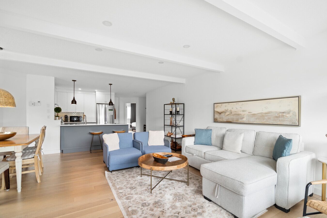 Smart TV, fireplace