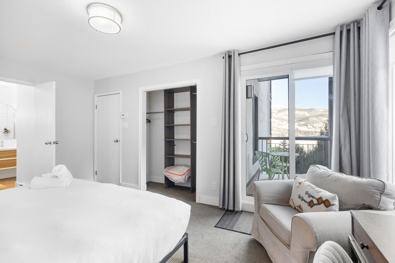 3 Schlafzimmer, Schreibtisch, Bügeleisen/Bügelbrett, Reisekinderbett