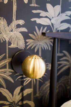 Interior detail - 16 Studio Apartment-Hotel in Little Italy by Denstays (Montréal)