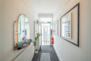 Interior - HIGHCLIFFE SUNSET SUITE - 2 BED - SLEEPS 4 - BEACHFRONT (Blackpool)