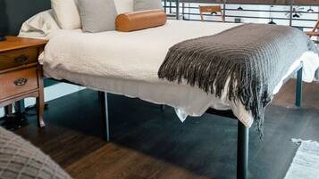 3 bedrooms, desk, iron/ironing board, travel crib