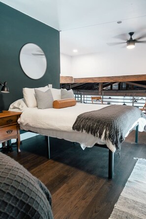 3 bedrooms, desk, iron/ironing board, travel crib