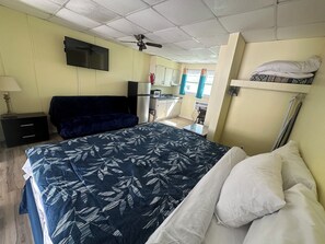 Individually decorated, individually furnished, desk, iron/ironing board - Searay Motel (Wildwood)