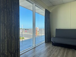 Decoración personalizada, muebles diferentes y escritorio 