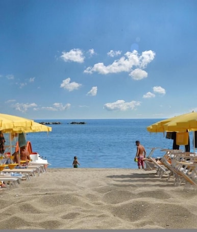 Beach. Hotel Jole