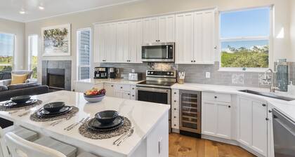 Private Island: Canal Front Luxury/Amazing Views/5 Kayaks/3 Bikes. 3 Bed/3 Bath