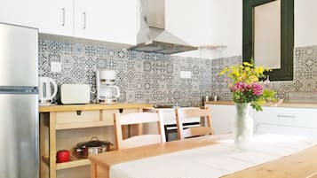 Appartement Tradition | Cuisine privée | Réfrigérateur, plaque de cuisson, cafetiÚre/bouilloire