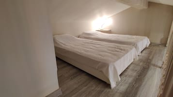 2 chambres, fer et planche Ă  repasser, Wi-Fi gratuit, draps fournis
