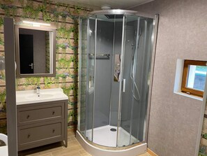 Combined shower/tub, hair dryer