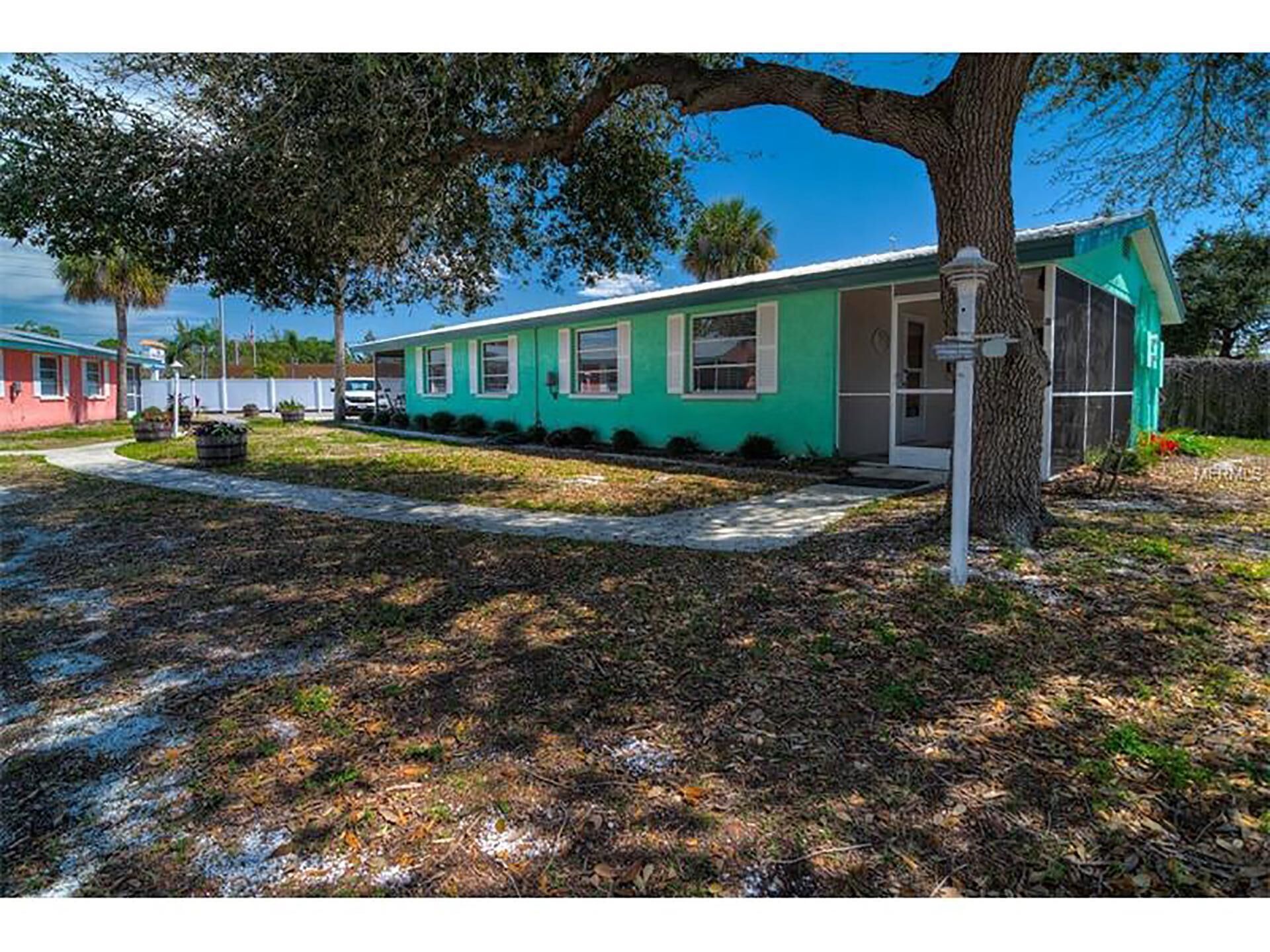 Adorable Cottages on Lemon Bay