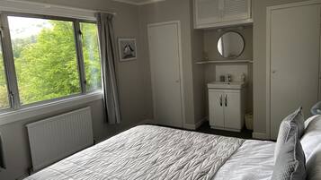 3 dormitorios, tabla de planchar con plancha, cuna de viaje y wifi