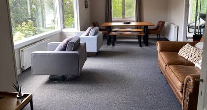 Loch Lomond holiday cottage, stunning views, weekly discounts available