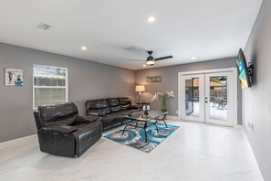 Interior - 3 Bedroom 2 Bath Newly Renovated with pool (Naples)