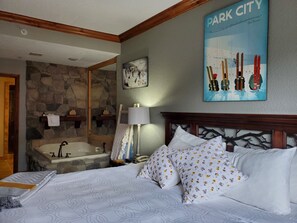 1 bedroom, in-room safe, iron/ironing board, free WiFi