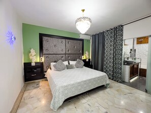 3 bedrooms, in-room safe, iron/ironing board, travel crib
